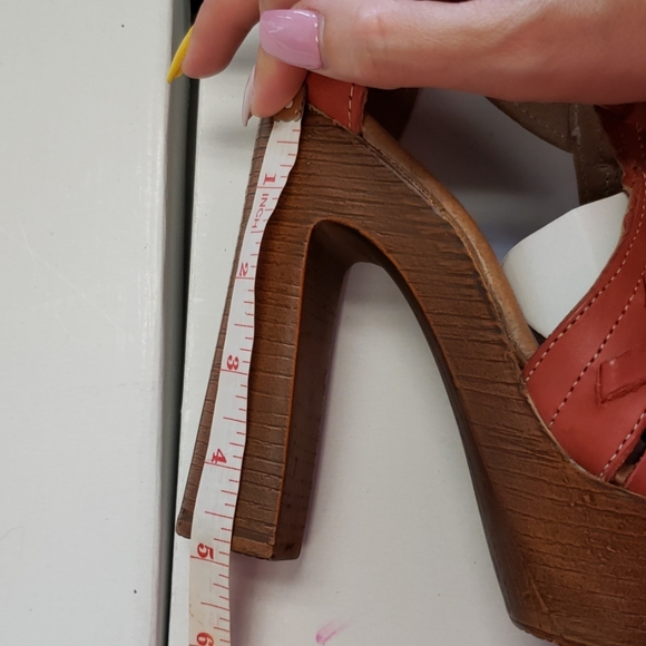 Red Leather heels - Picture 2 of 7